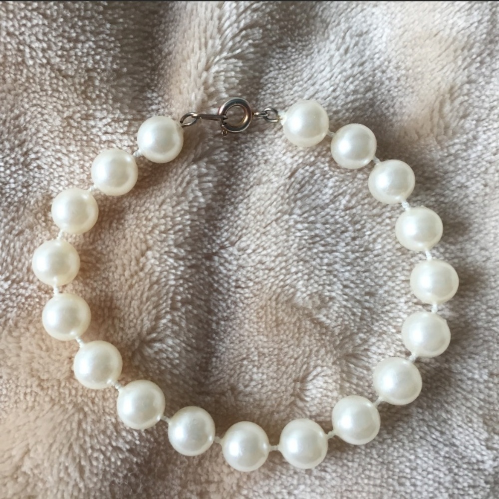 Costume Jewelry Pearl Bracelet